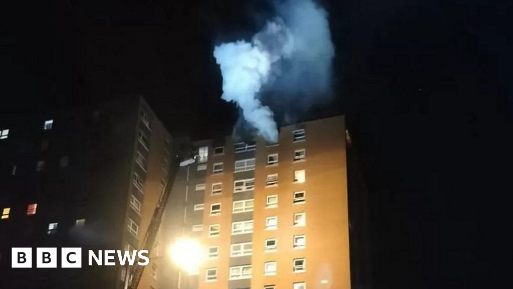Evacuation as Bristol flat fire kills one, injures eight BBC News