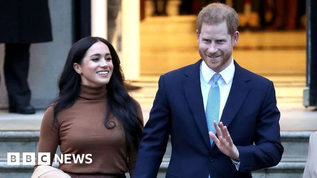 Headlines: Royal Family 'crisis talks' and jet 'hit by missile'