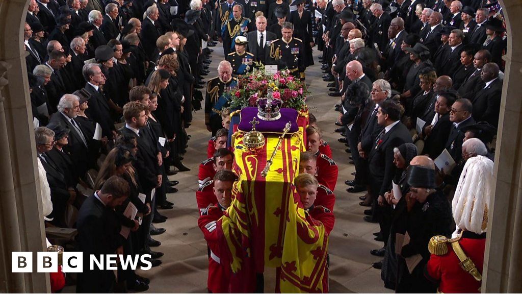 queen-s-committal-service-held-at-st-george-s-chapel-windsor