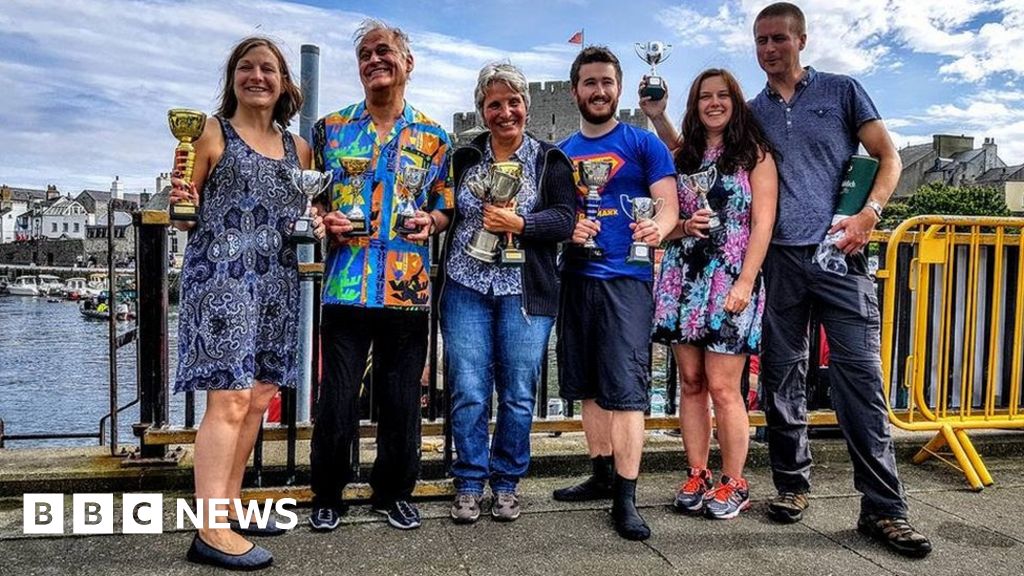 World Tin Bath Championships held on the Isle of Man BBC News