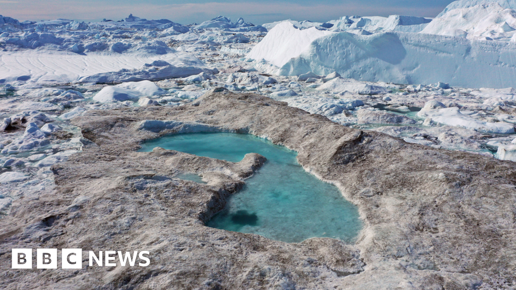 Climate change: Blue skies pushed Greenland 'into the red' - BBC News