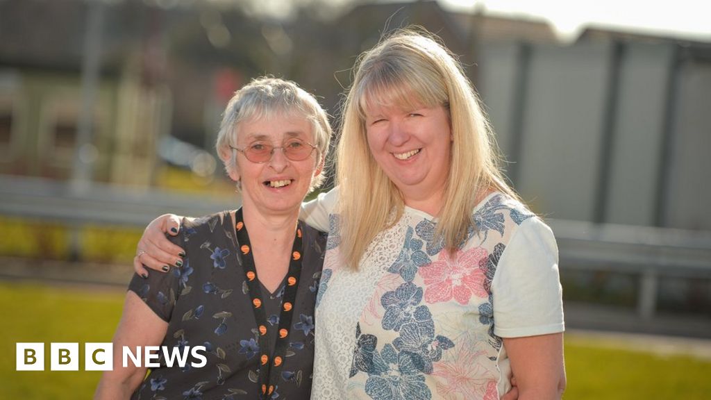 'Special' Denbighshire nurse celebrates 50 years at NHS - BBC News