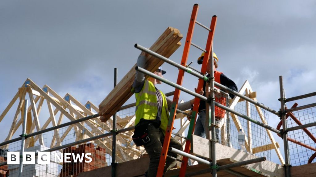 Labour would build on green belt to boost housing, says Starmer