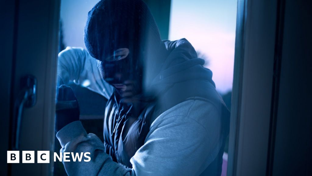 Police Make '14 Arrests For Every 100 Burglaries' - BBC News