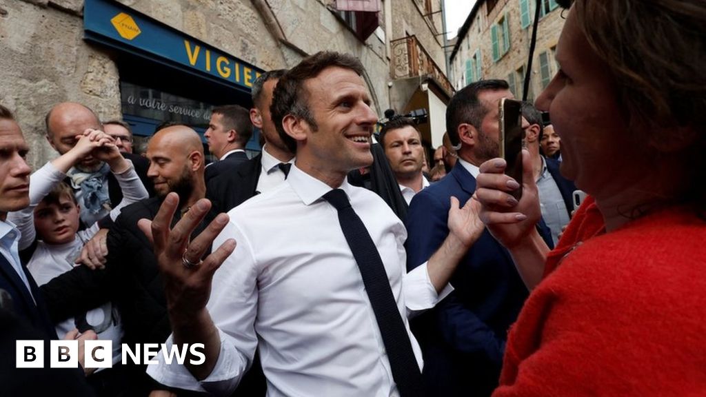 French election: Macron and Le Pen trade taunts as campaigning ends