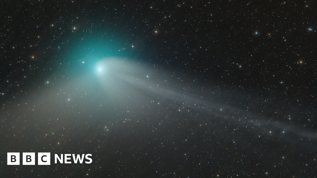 Newly discovered green comet comes close to Earth