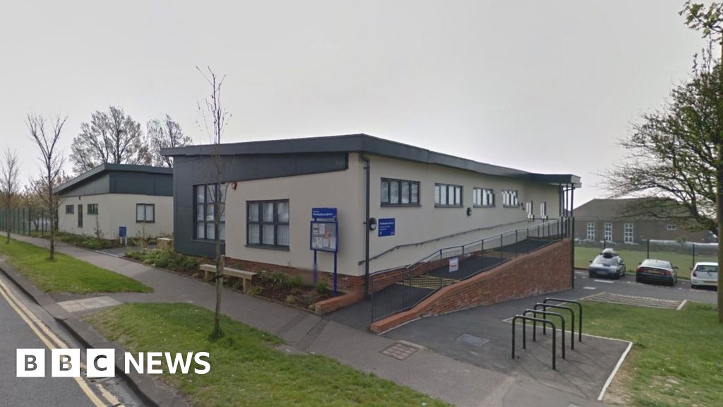 Two Brighton libraries introduce outofhours service BBC News