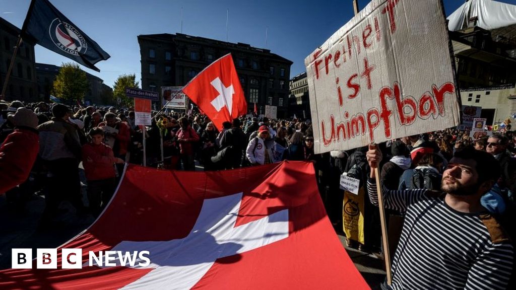 Covid: Swiss vote on ending restrictions while cases surge