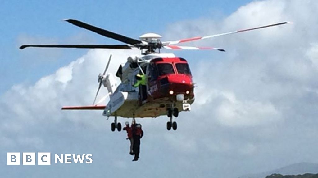 Man injured as family rescued from dinghy off Anglesey - BBC News