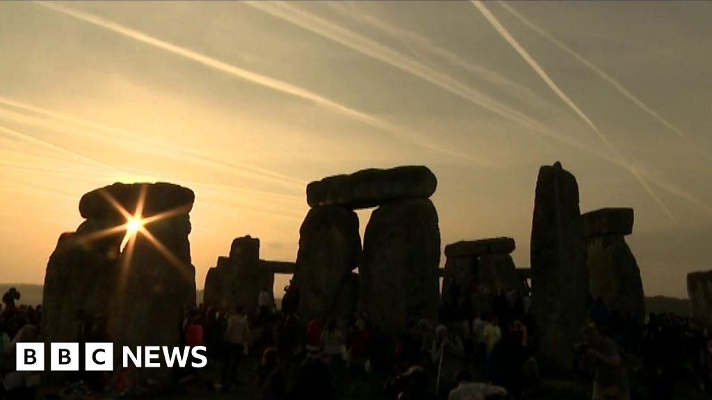 Summer solstice at Stonehenge BBC News