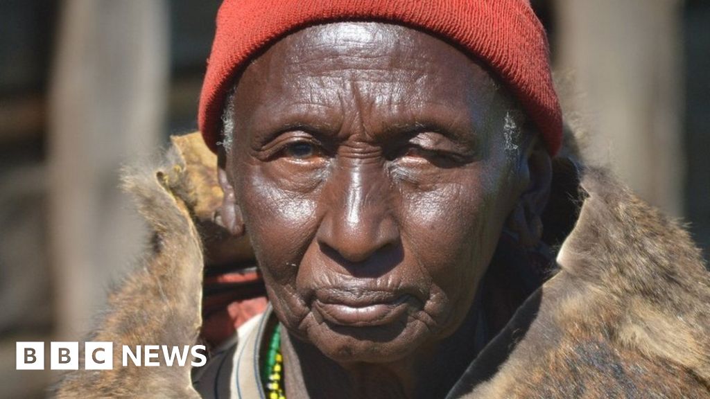 Legal victory for Kenya hunter-gatherers - BBC News
