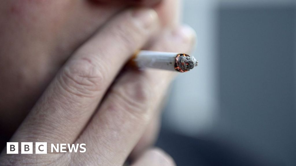 Hertfordshire NHS breath tests for smokers before surgery BBC News