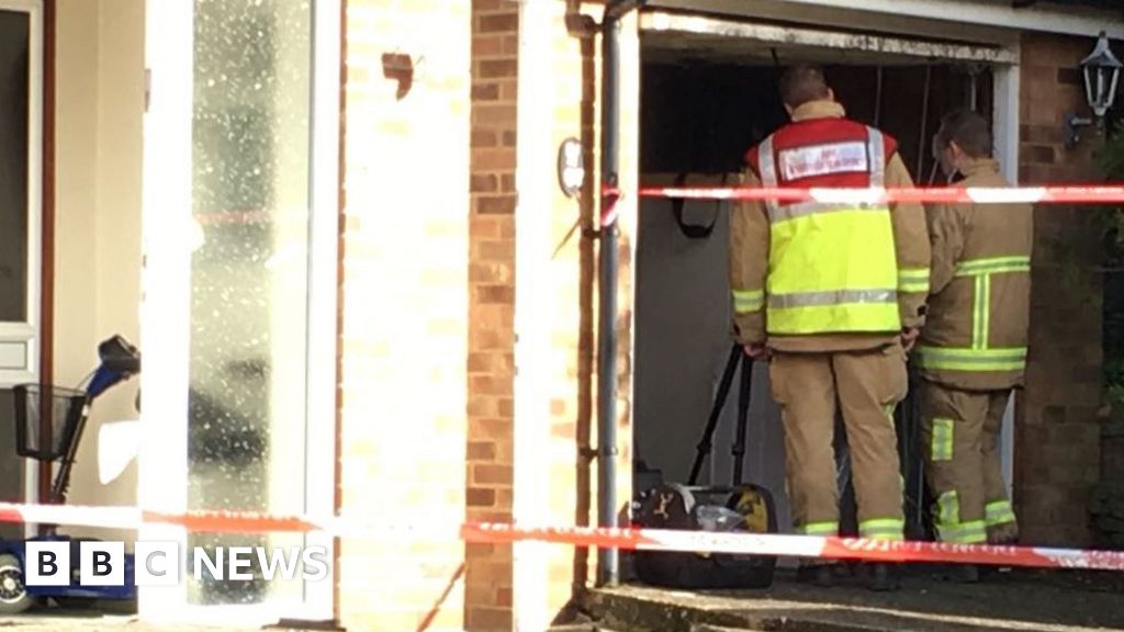 Rayleigh house fire kills man - BBC News