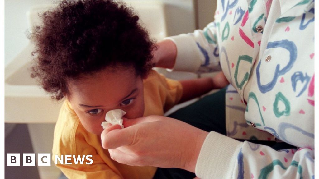 RSV and flu: Doctors urge Thanksgiving caution as viruses rise - BBC