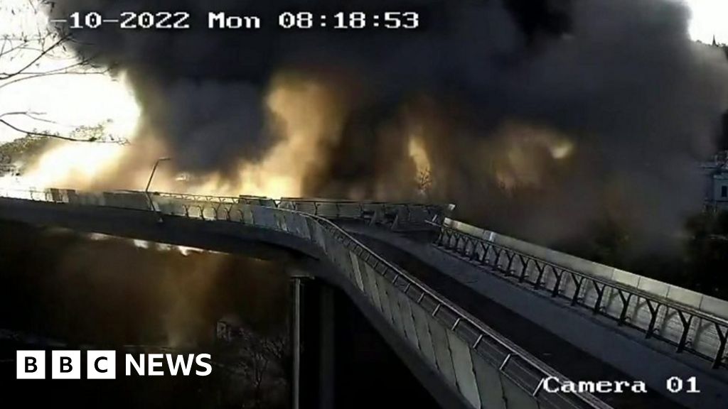 Near miss for pedestrian in Kyiv bridge missile strike