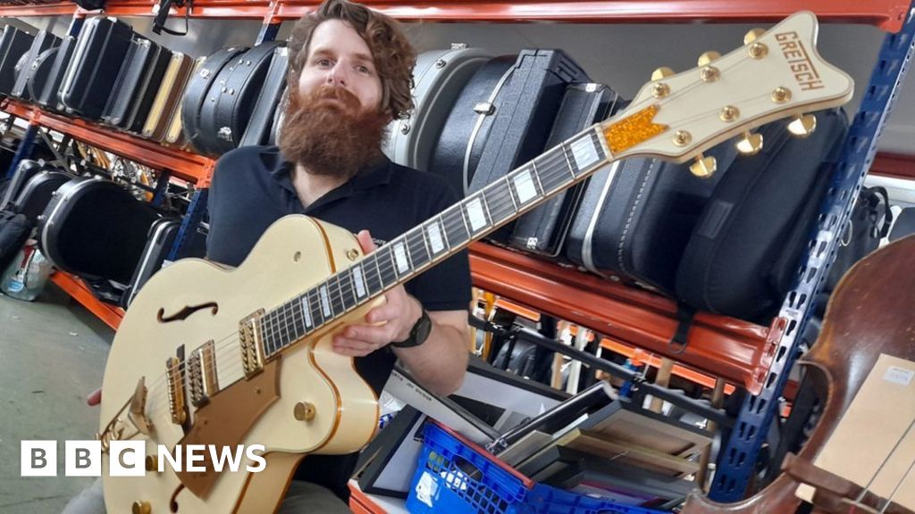 Foo Fighters guitar expected to fetch £30k at Wiltshire auction