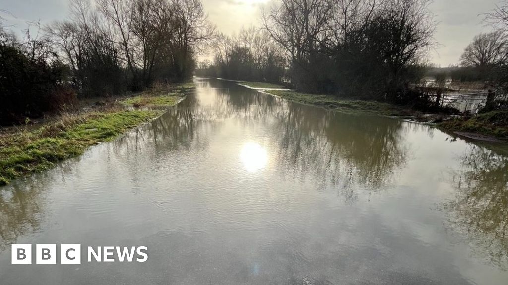 East Midlands flood warnings as melted snow raises rivers 