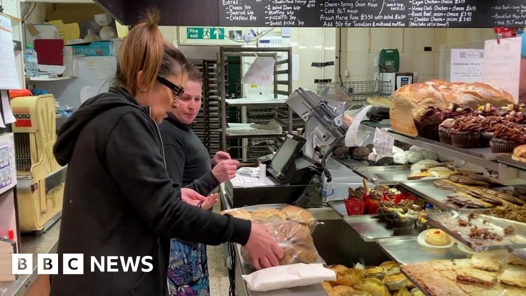 Last orders for 160-year-old bakery as costs force closure - BBC News