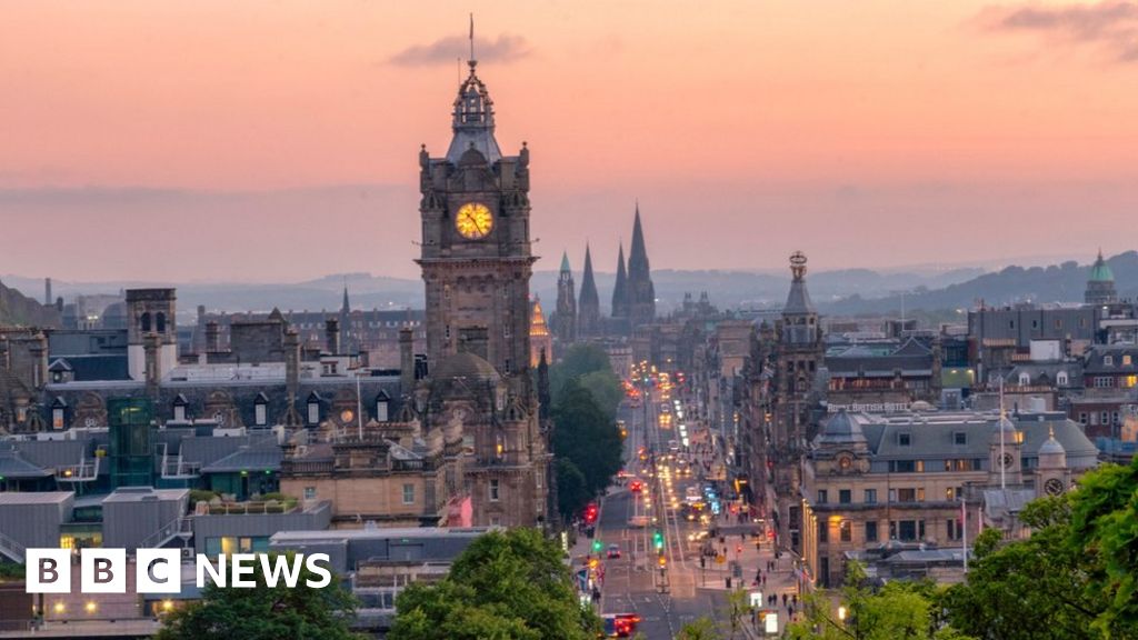 The facade of the Rockstar North building in Edinburgh, the company  Photo d'actualité - Getty Images