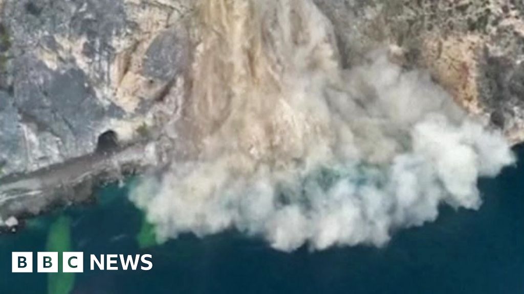 Moment landslide sweeps down mountainside into Lake Garda - BBC News