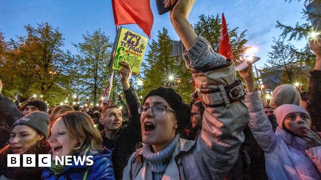 Yekaterinburg Church Protests Putin Calls For Poll To Solve Row