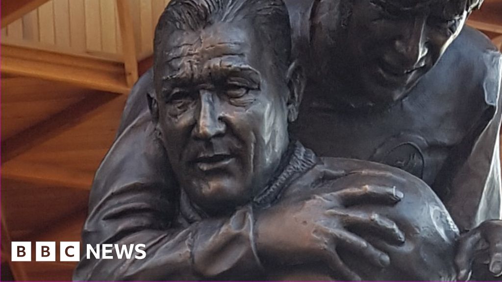 Liverpool's Bob Paisley celebrated with Anfield statue BBC News