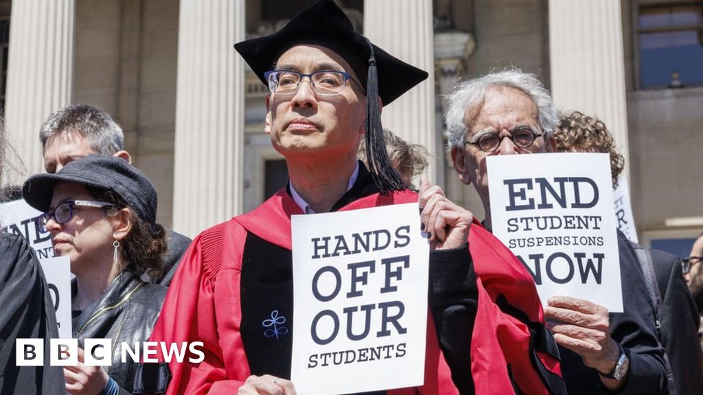 Universities disrupt graduations by Gaza war protesters