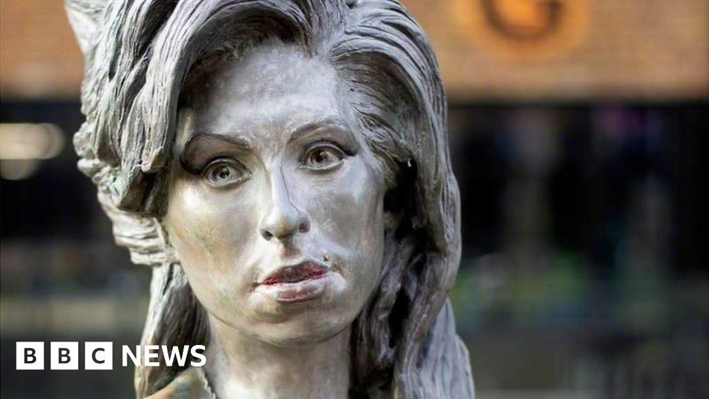 London has twice as many statues of animals as named women - BBC News