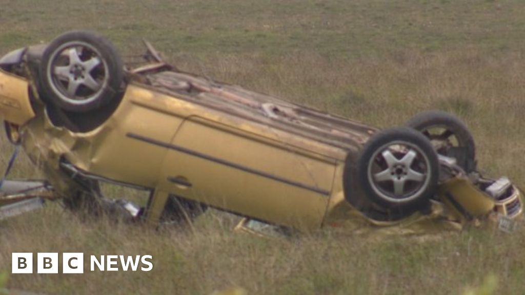 Nine injured in 'overcrowded' VW Golf crash in Cornwall - BBC News