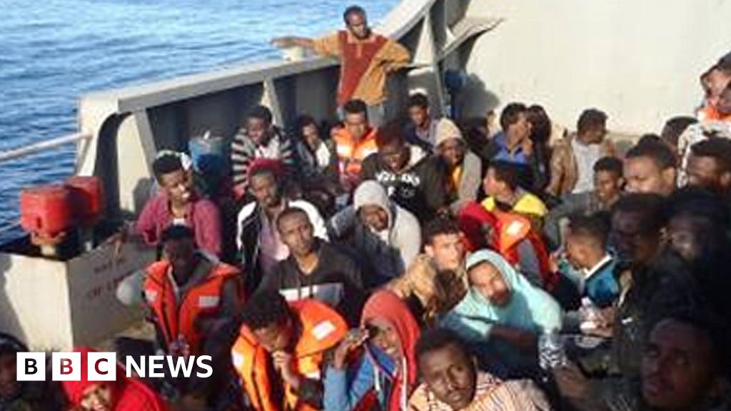 Migrant crisis: Hundreds dead after capsize, say survivors - BBC News