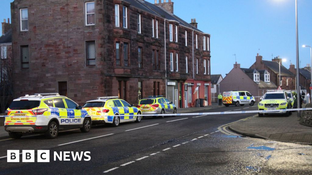 man-arrested-after-armed-police-called-to-flat-in-arbroath-bbc-news