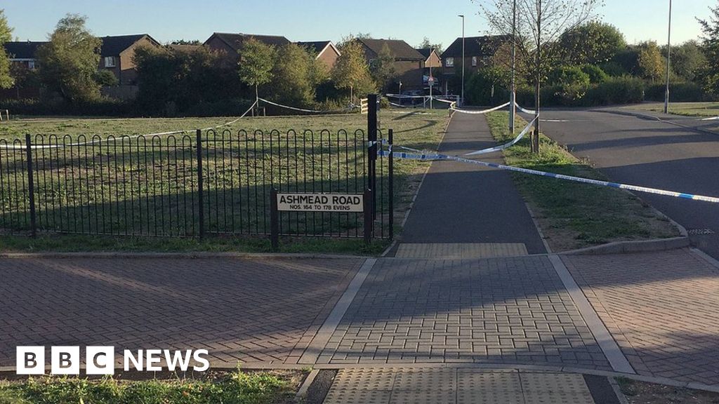 Three more arrested in fatal stabbing in Bedford BBC News