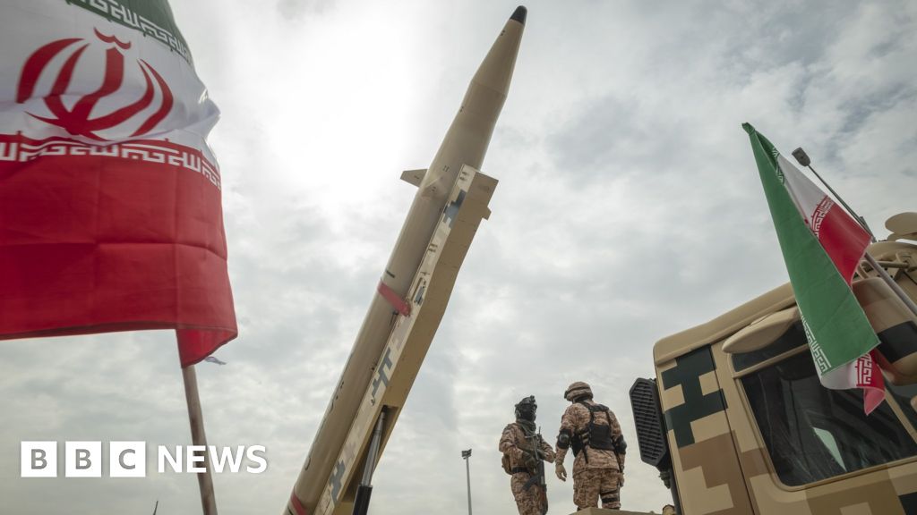 イラン、地域空襲でミサイル能力を誇示