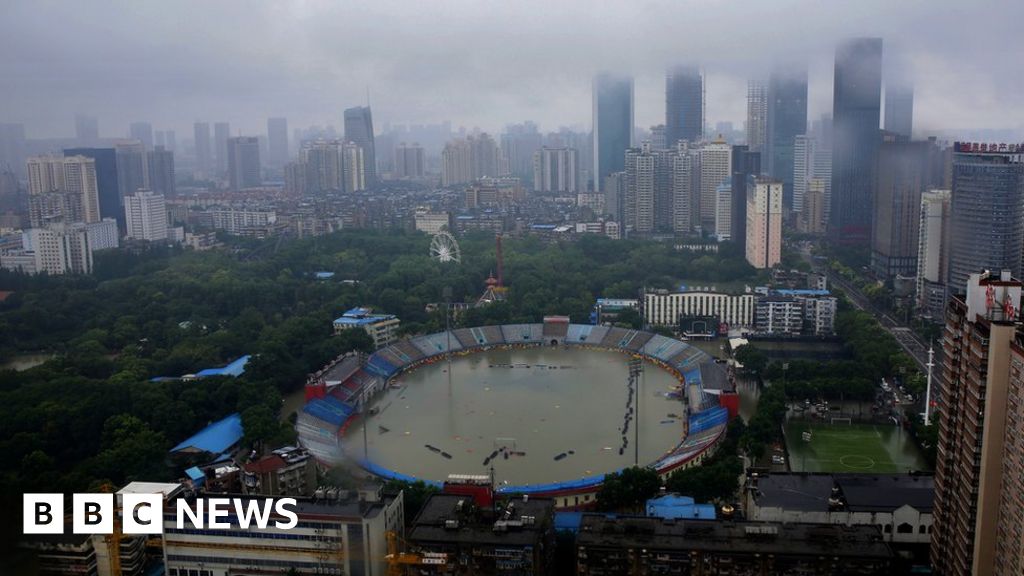 China Steps Up Flood Rescue In Wuhan Bbc News