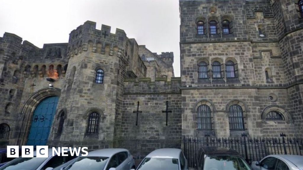 Leeds prison officers sacked over inmate's death BBC News
