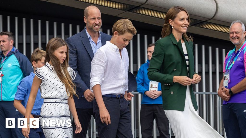 Prince William and Kate attend Commonwealth Games with their three children
