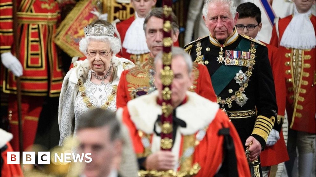 Queen's Speech: All The Pomp, But Very Bizarre Circumstances - BBC News