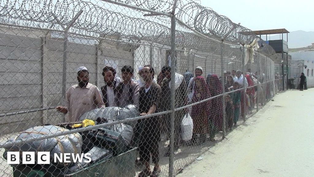 Torkham Border Crossing Pakistan Curbs Afghan Entry Bbc News