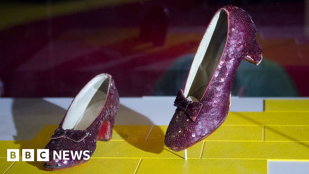 FBI charges stealing Dorothy's The Wizard of Oz slippers - BBC News