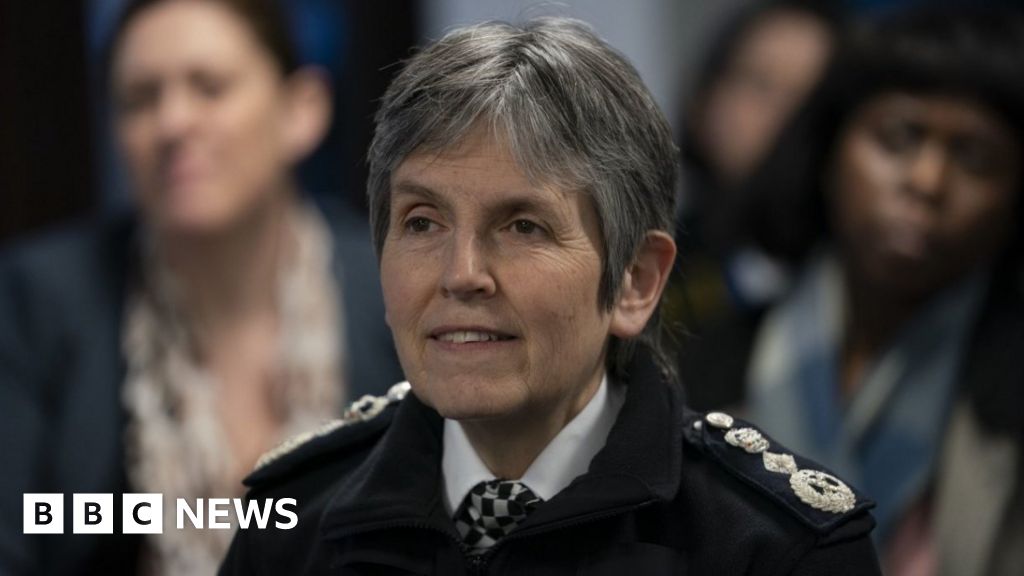 Cressida Dick: Met Police commissioner to stand down in April