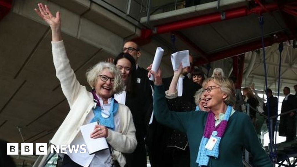 Група от по възрастните жени от Швейцария спечелиха първото по рода