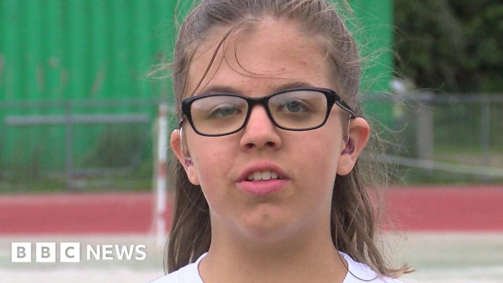 Cornwall Girl Bullied For Being A Dwarf Bbc News 