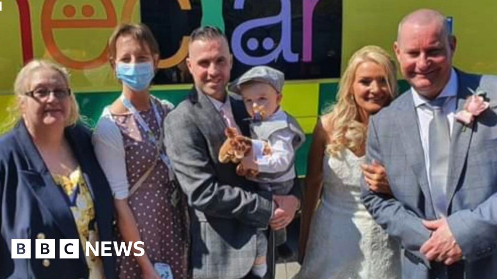 Doctor helps sick toddler make parents’ wedding
