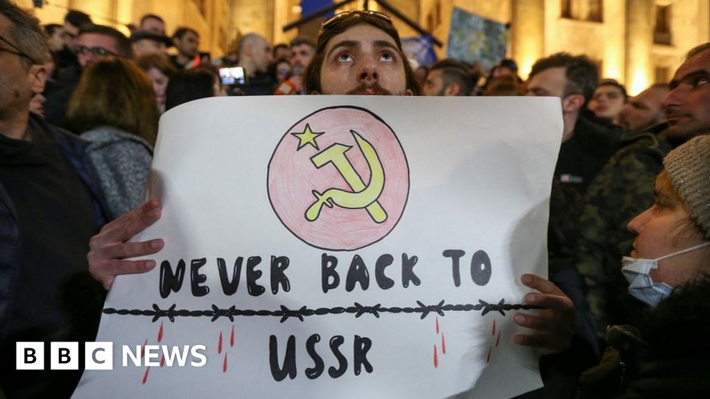 Protes Georgia: Massa kembali menargetkan hukum ala Rusia di Georgia