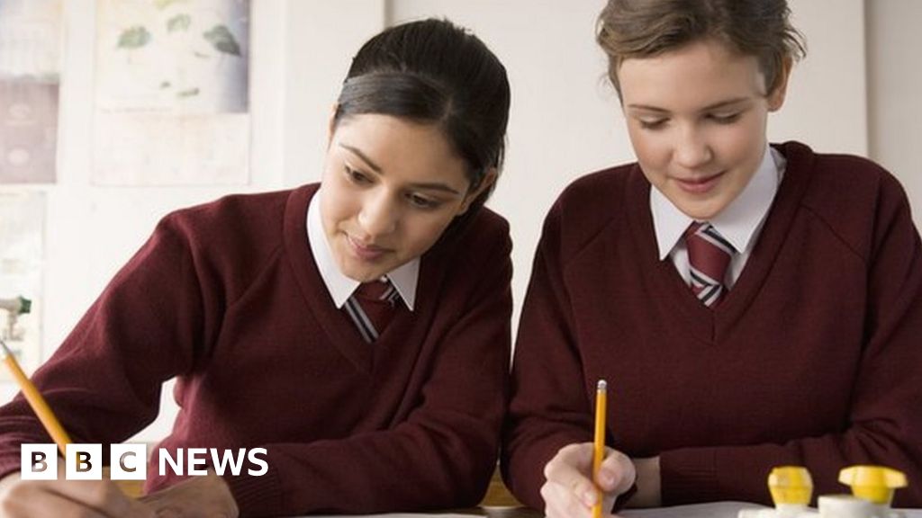 Scottish Borders Council raises school uniform grant BBC News