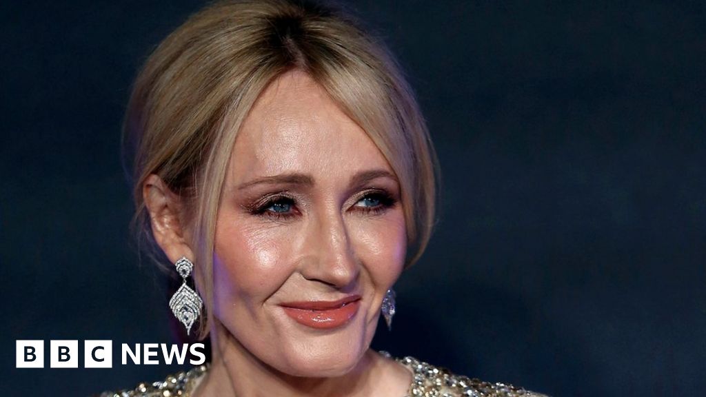 Fans Show Love For Jk Rowling And Reasonstrumphangsup Bbc News