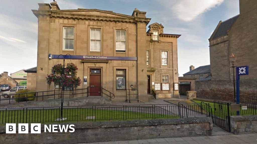 Rbs To Close More Than A Third Of Branches In Scotland Bbc News