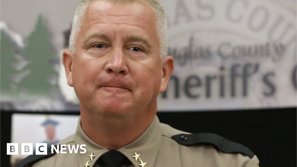 Gun control group calls for Oregon sheriff to resign BBC News
