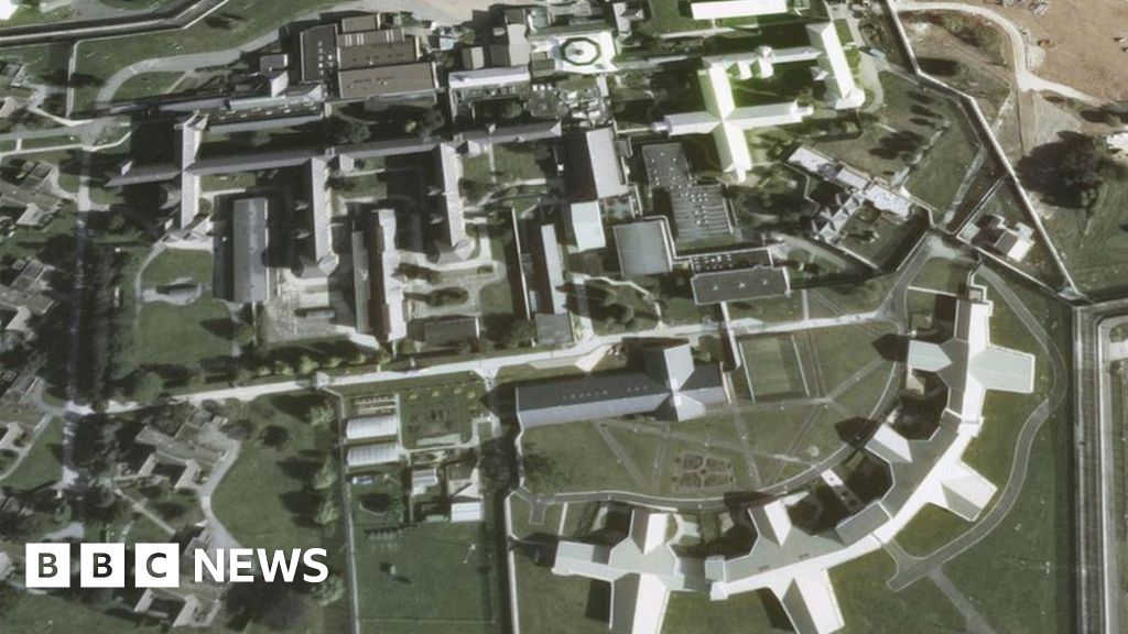 Rampton: Inspectors take action against high-security hospital - BBC News