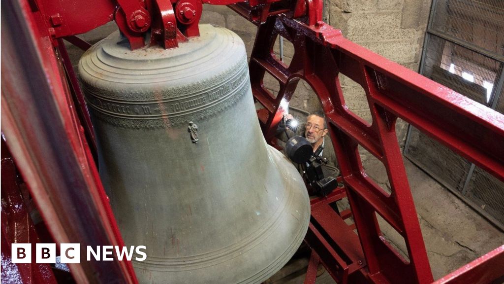 Perth church bells ring out for Christmas carols collection